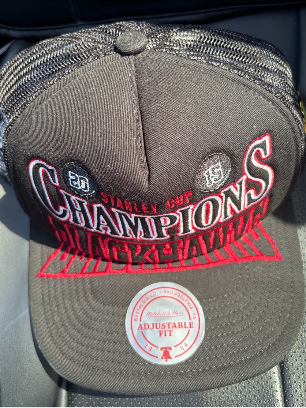 BRAND NEW with Tag -Chicago Blackhawks Stanley Cup Champions Black Trucker Hat
